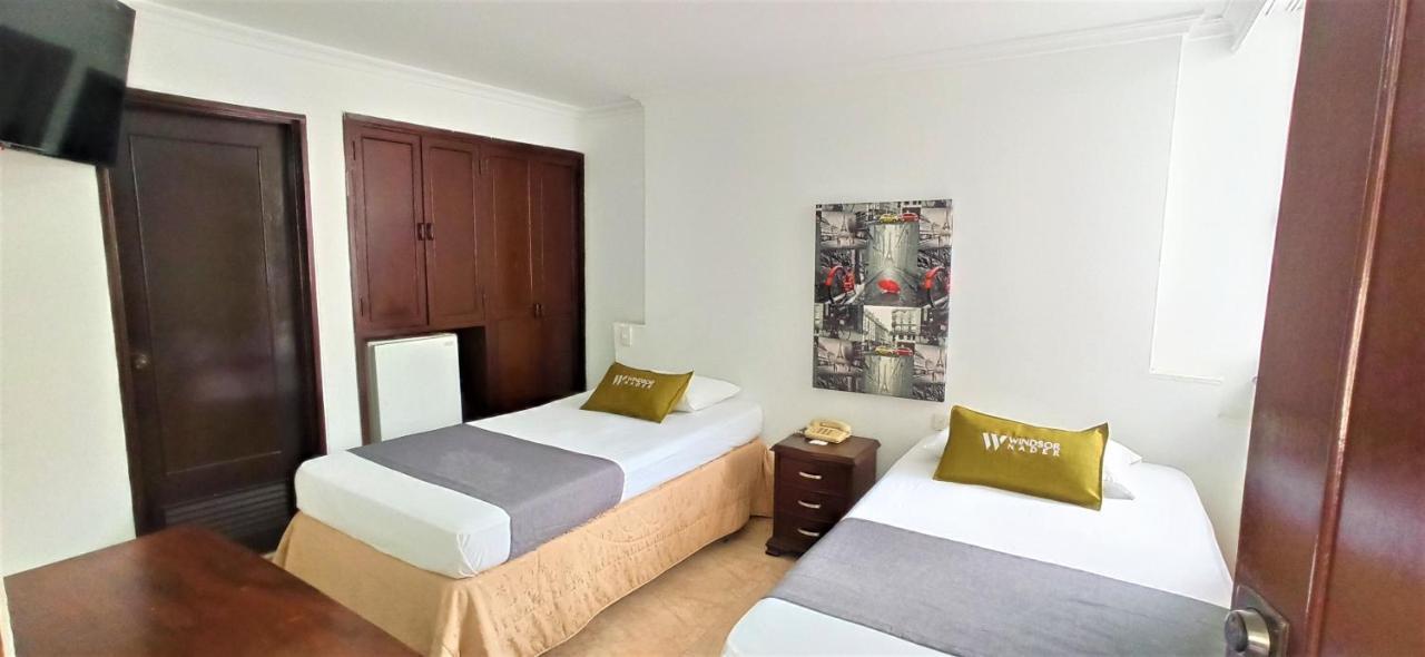 Hotel Windsor Plaza - Downtown كالي المظهر الخارجي الصورة